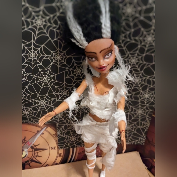 Bride of Frankenstein Bride Repaint Barbie body ooak doll - Picture 6 of 6